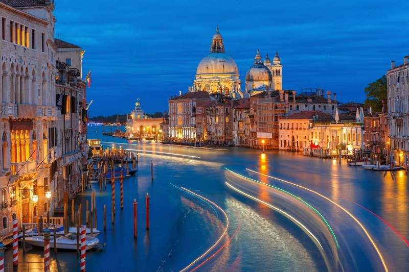 Venecia de noche: ¿Qué hacer? Góndola de vaporetto, tours y ópera